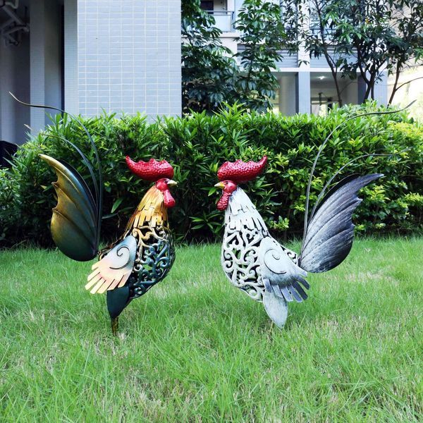1pc Vibrant metal rooster Sculpture Outside statues for yardOutdoor garden statuesHome decorHandcraftsVintage hand-painted 240909